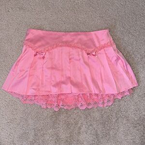 Mini Pink skirt with lace trim